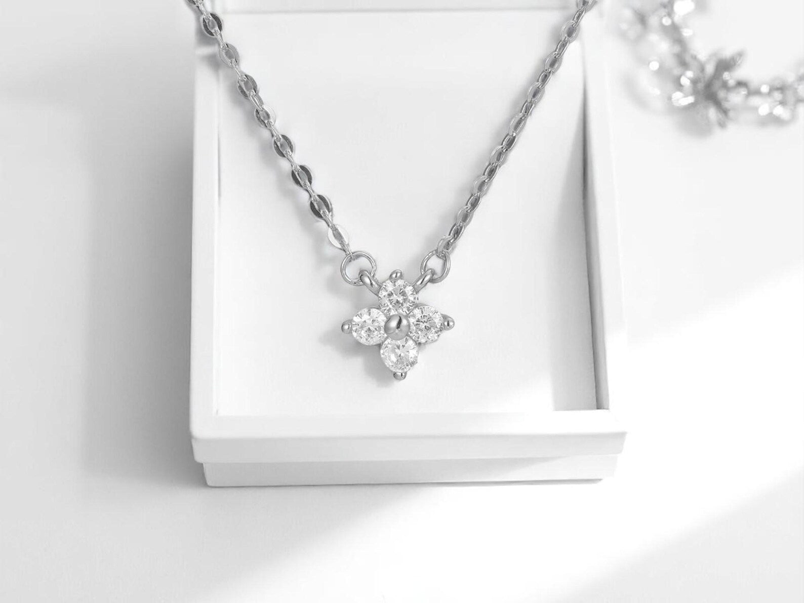 'Lily' Necklace - Silver